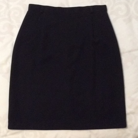 Black lined knee length skirt - Picture 1 of 5